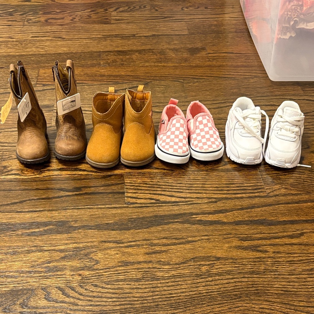 LIKE NEW Baby Girls Shoes